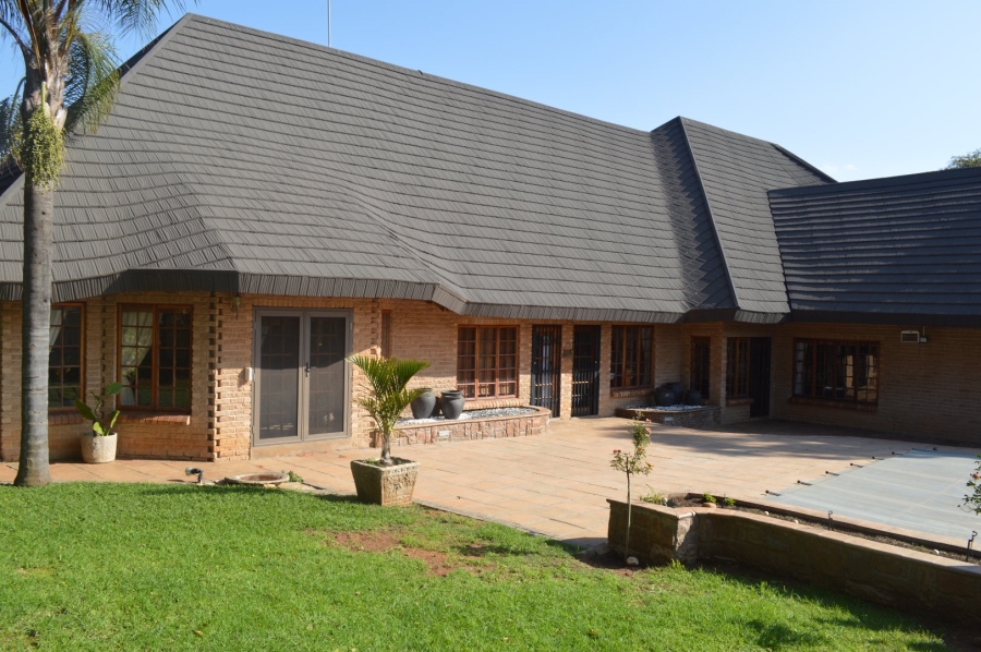 5 Bedroom Property for Sale in Wilkoppies North West